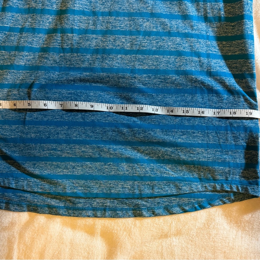Men’s medium Nike Teal and Gray Dri-FIT Pullover - Picture 6 of 6